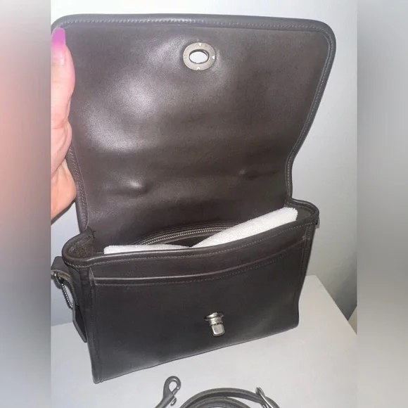 Vintage Coach Court in Dark Grey! - Picture 8 of 9